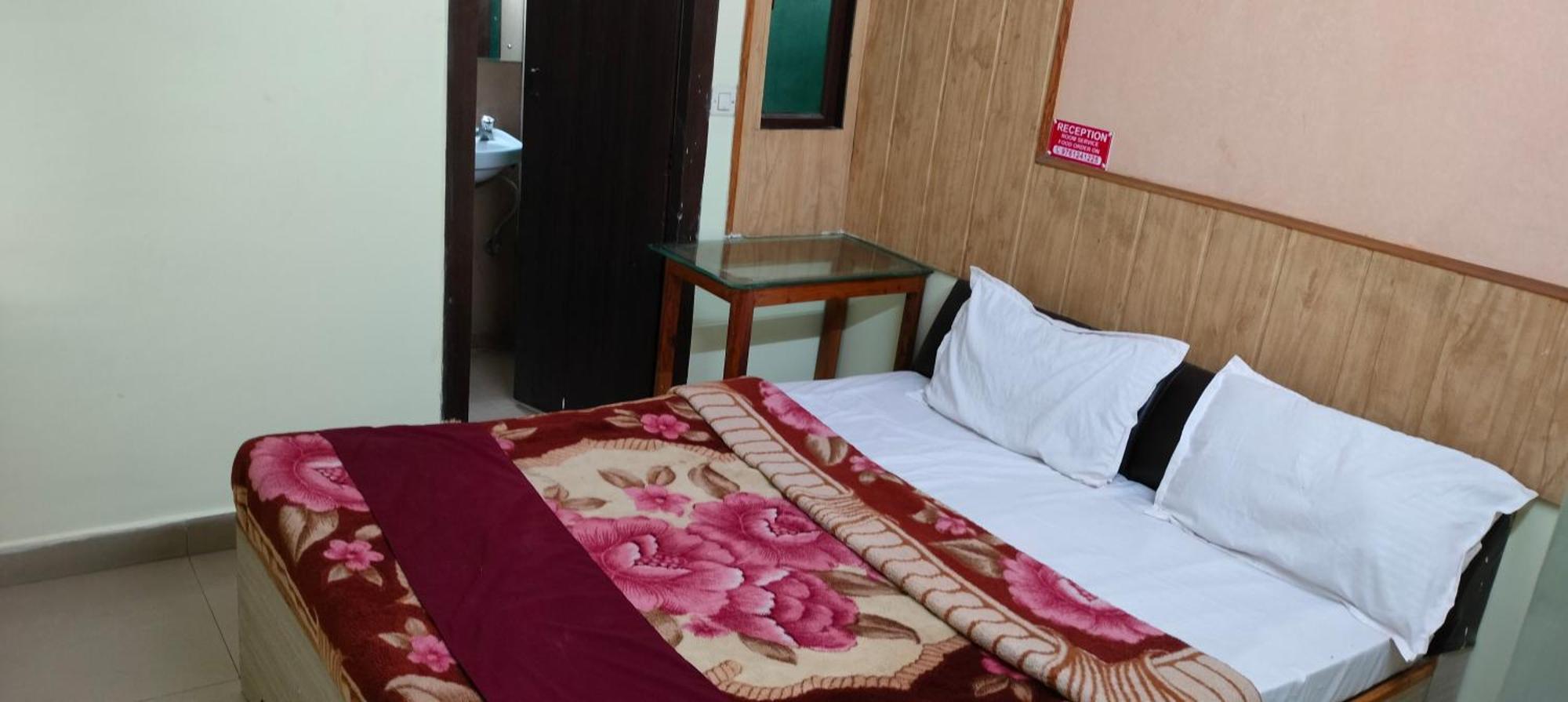 Hotel Shaurya Haridwār Екстериор снимка