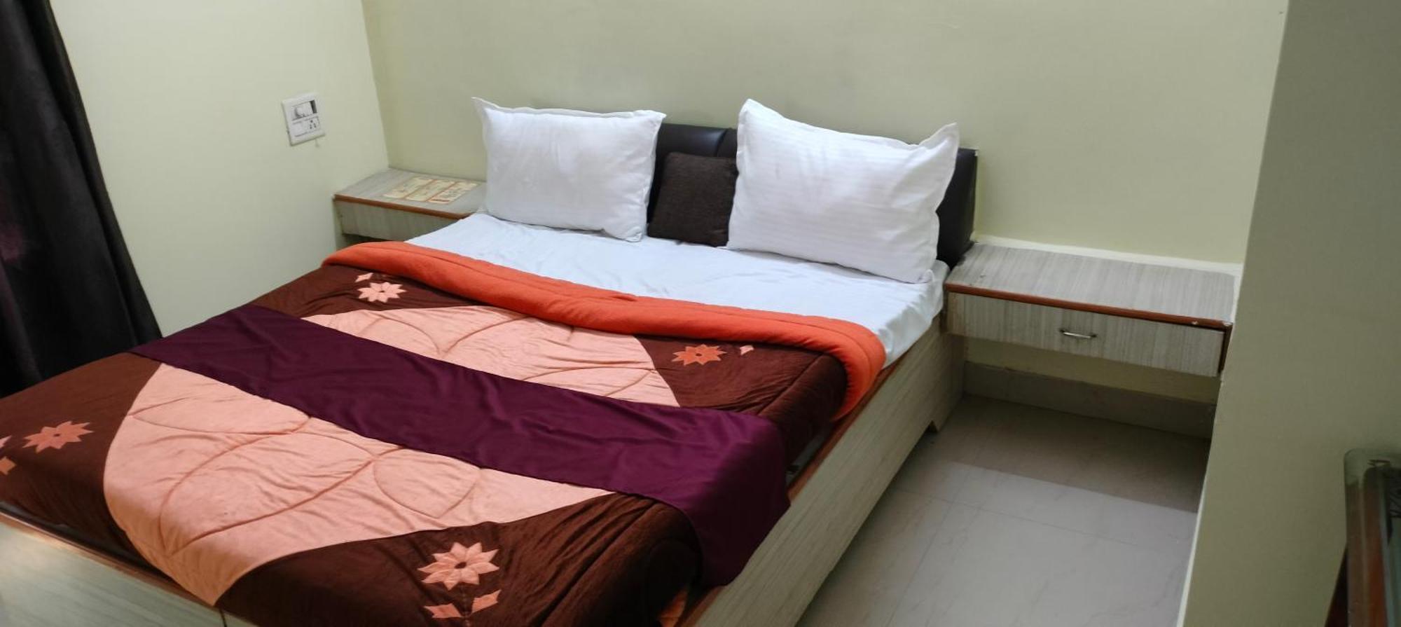 Hotel Shaurya Haridwār Екстериор снимка