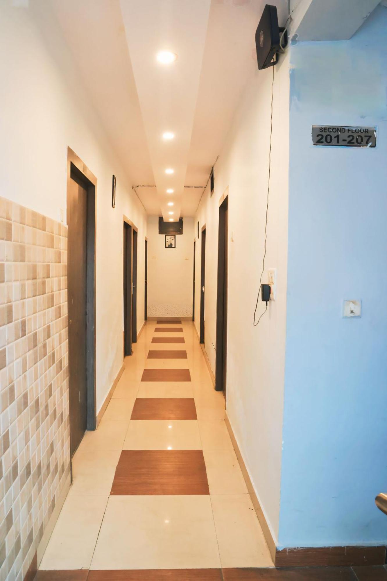 Hotel Shaurya Haridwār Екстериор снимка